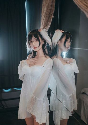 森林里的熊先生冬眠中