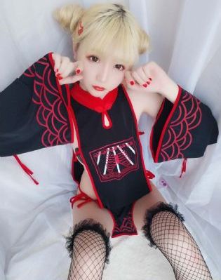 俏女性花开